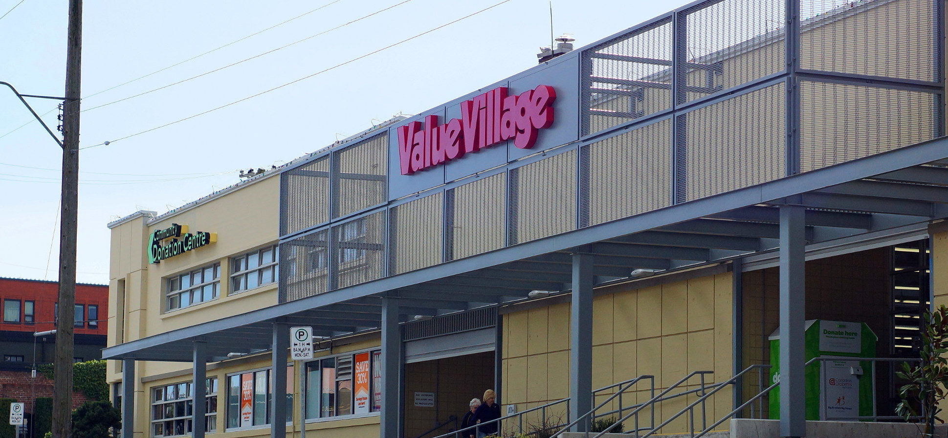 Value Village employee’s hand crushed in compactor machine in Victoria