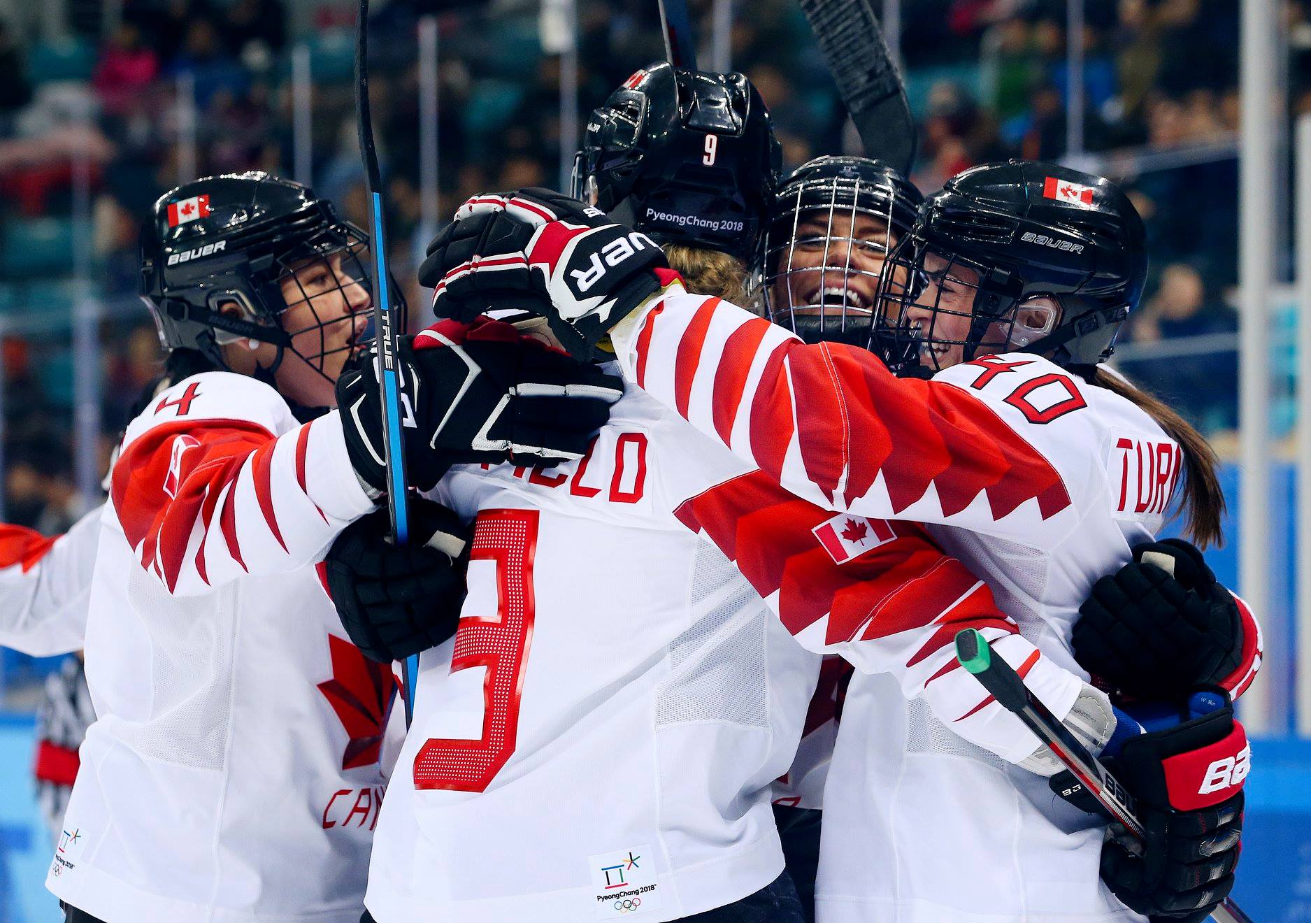 Canadians show support to women s Olympic hockey team 