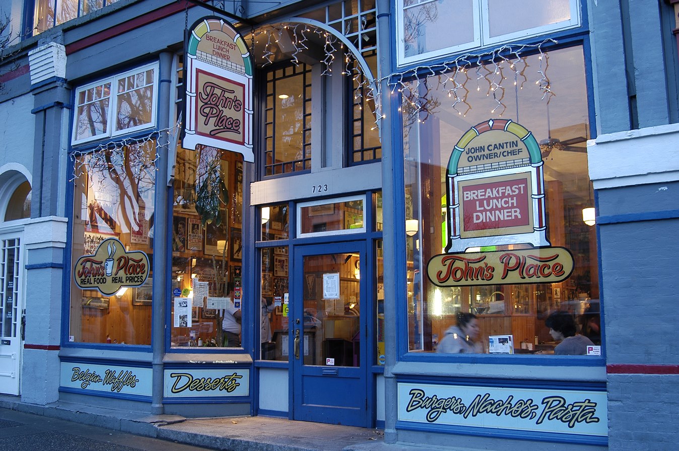 Downtown Victoria restaurant to serve free meals to military personnel