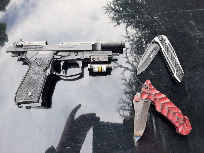 Victoria Police arrest wanted man, seize knives and replica handgun