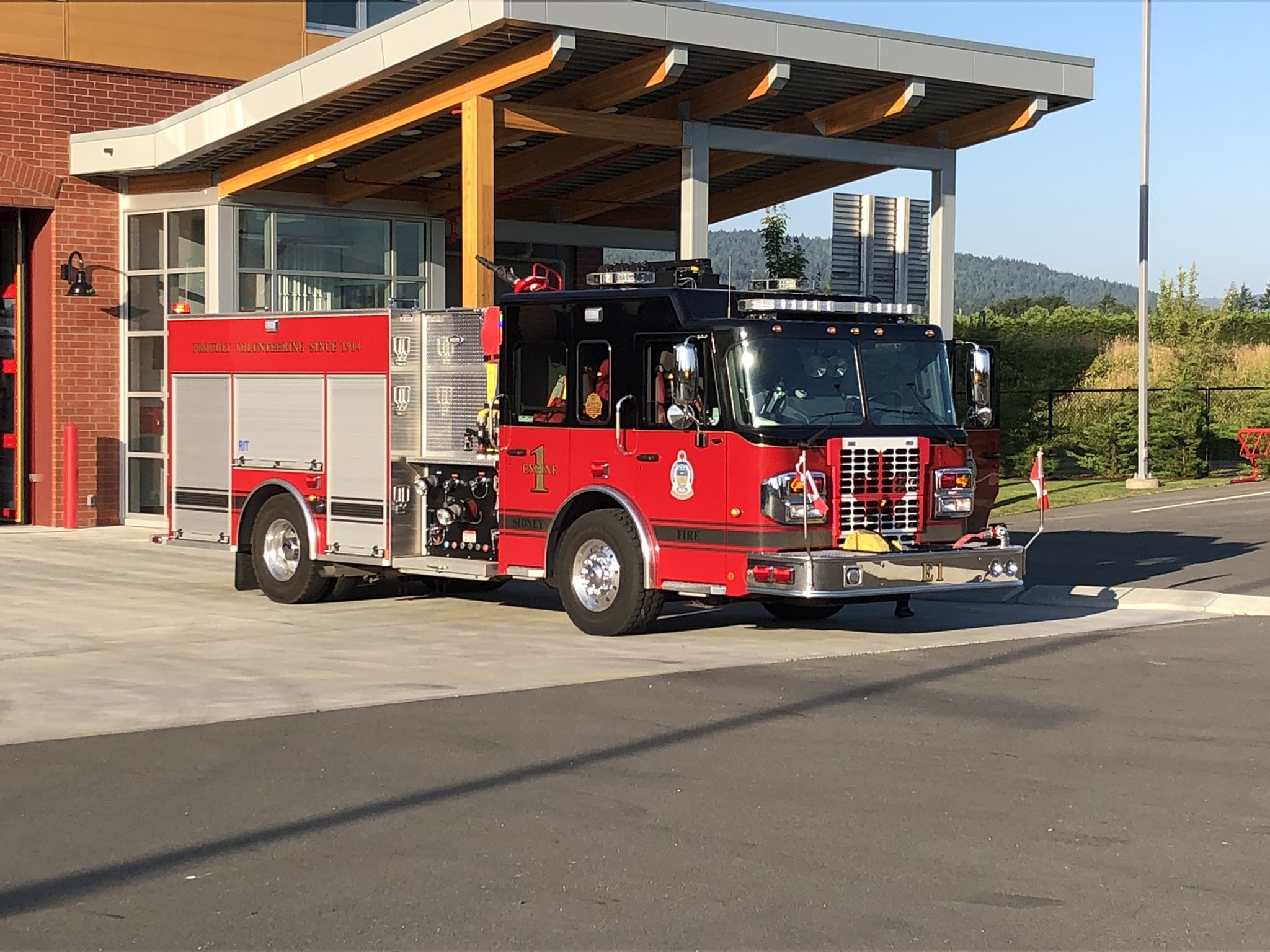 Multiple Victoria fire departments sending trucks to mainland to help