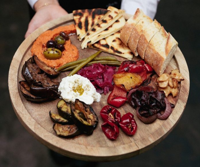10 places to enjoy a delicious charcuterie board with your friends in